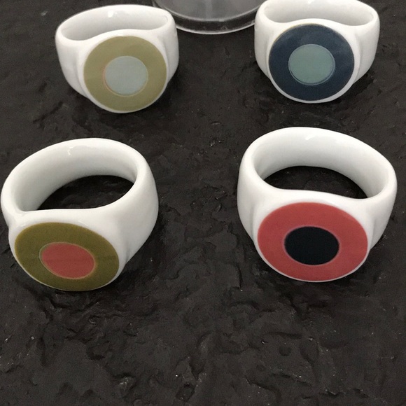 - ❤️NEW SET OF 4 CERAMIC MOD NAPKIN RINGS - Picture 2 of 8